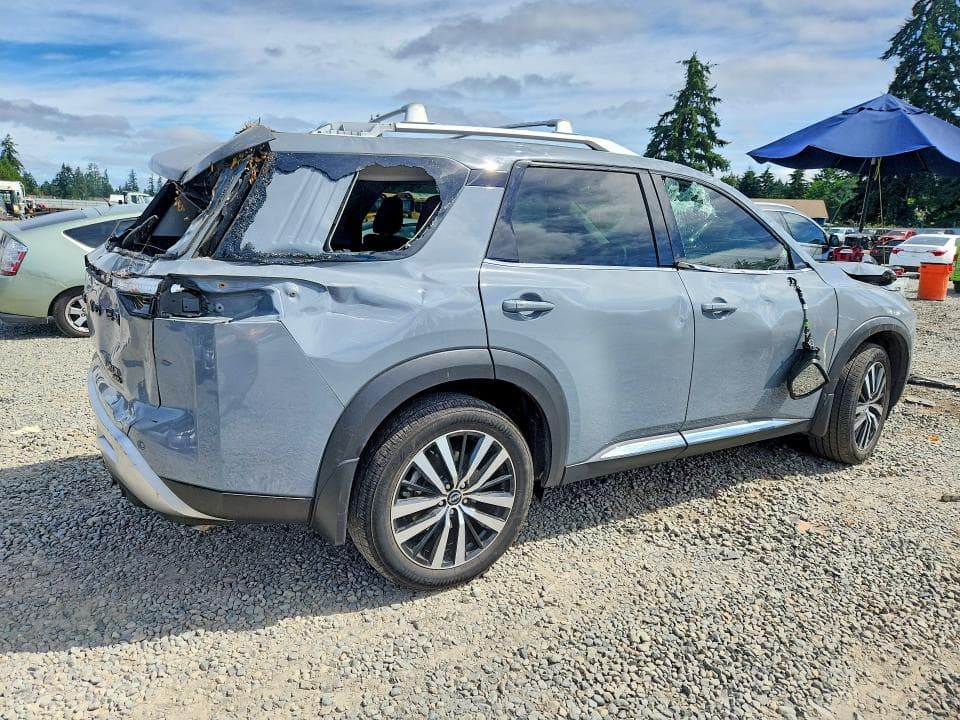 2024 NISSAN PATHFINDER PLATINUM 3