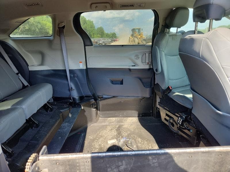 2022 TOYOTA SIENNA XLE XLE 11