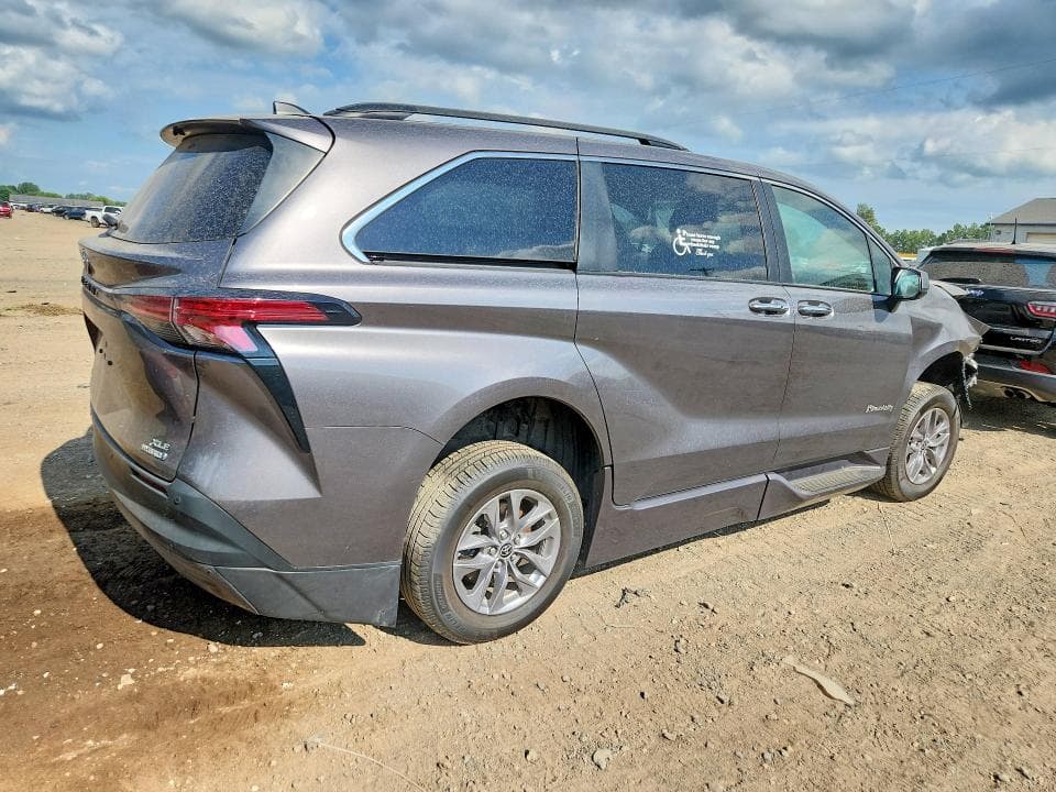 2022 TOYOTA SIENNA XLE XLE 3
