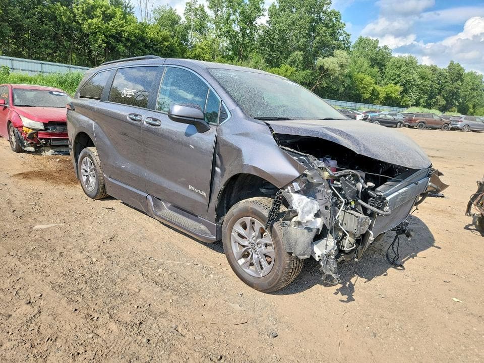 2022 TOYOTA SIENNA XLE XLE 4