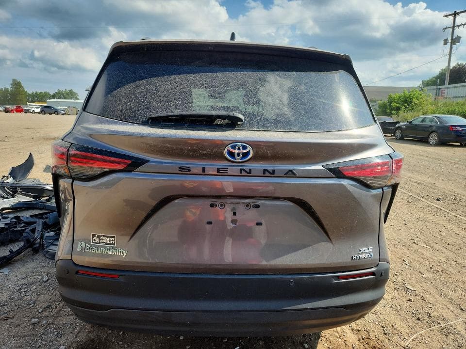 2022 TOYOTA SIENNA XLE XLE 6