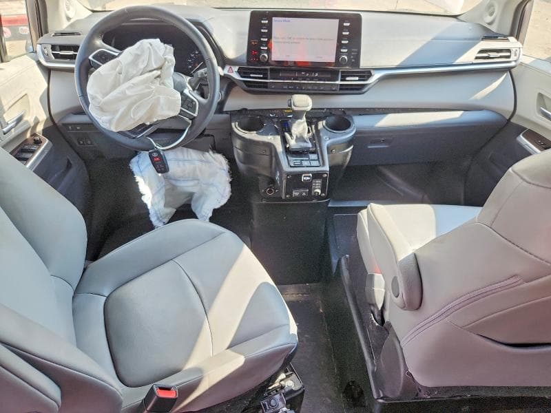 2022 TOYOTA SIENNA XLE XLE 8