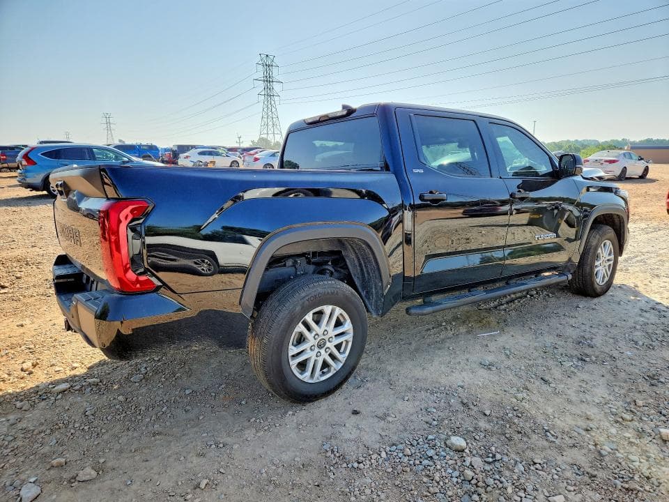 2024 TOYOTA TUNDRA SR5 3