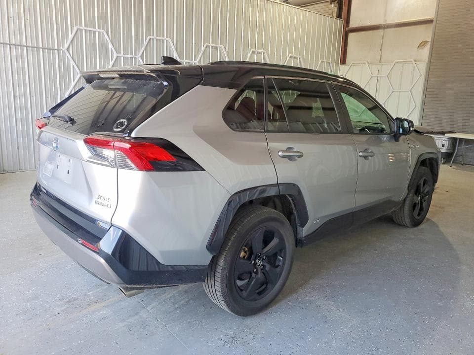 2019 TOYOTA RAV4 XSE 3