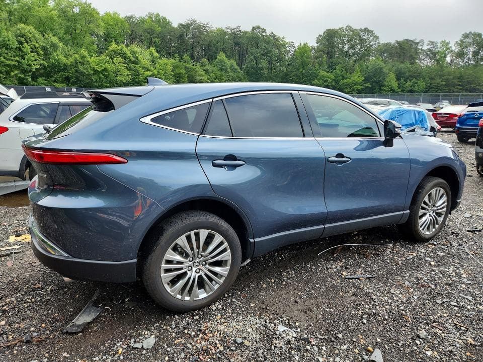 2024 TOYOTA VENZA LIMITED 3