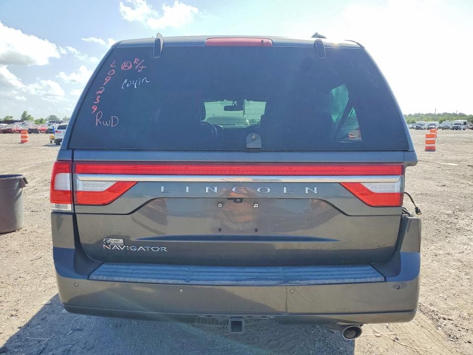 2017 LINCOLN NAVIGATOR SELECT SELECT 6
