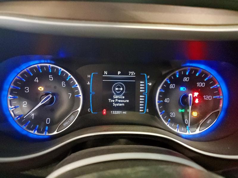 2017 CHRYSLER PACIFICA TOURING 9