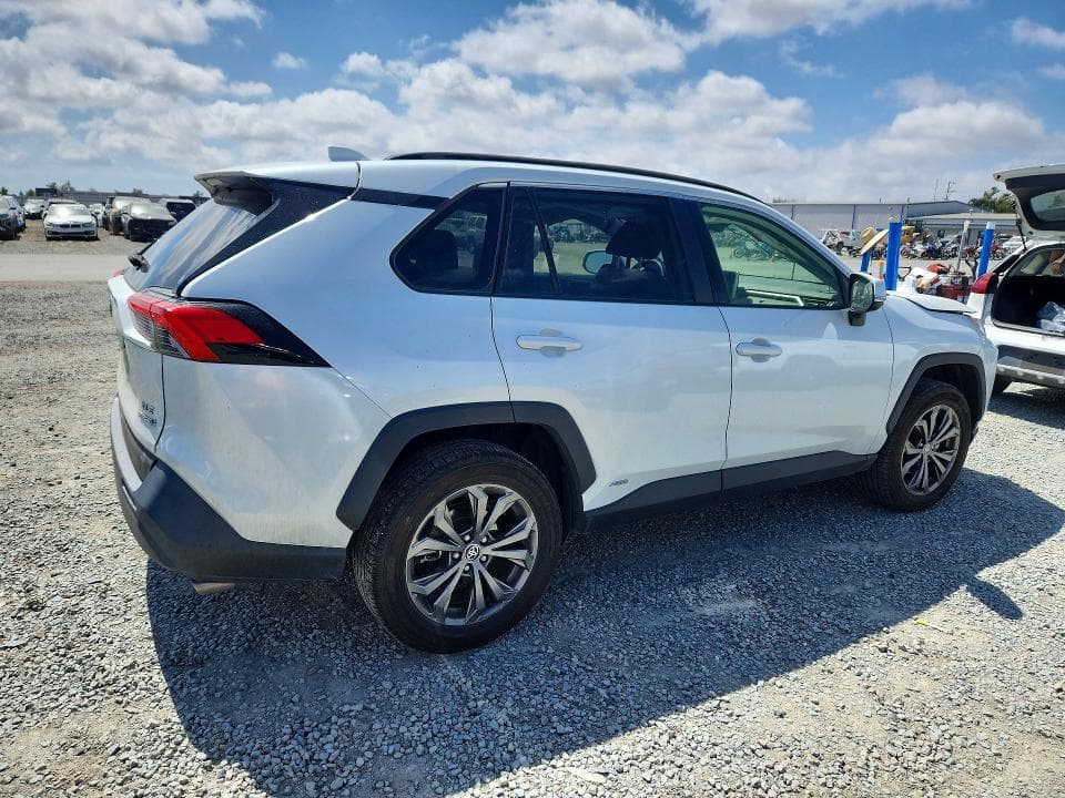 2023 TOYOTA RAV4 XLE PREMIUM 3