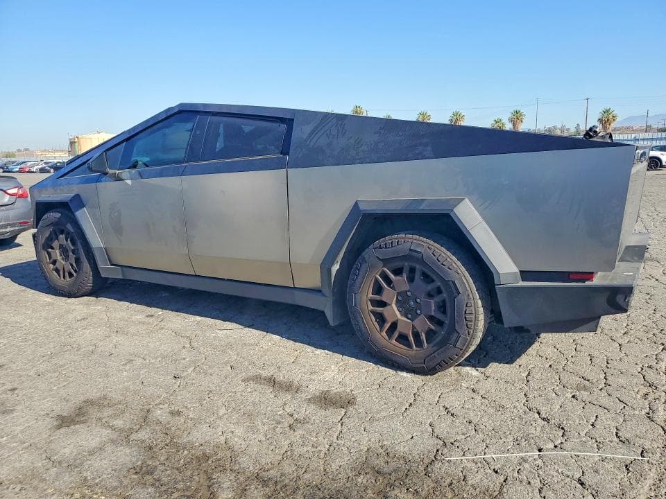 2024 TESLA CYBERTRUCK 2
