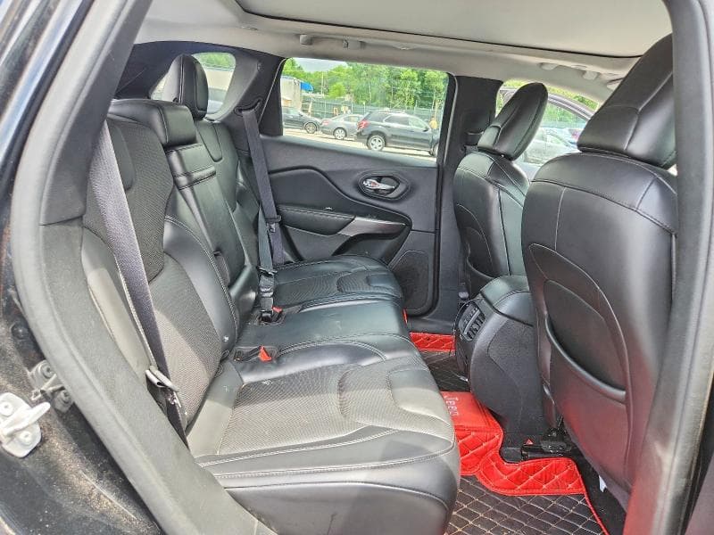 2019 JEEP CHEROKEE LIMITED 11