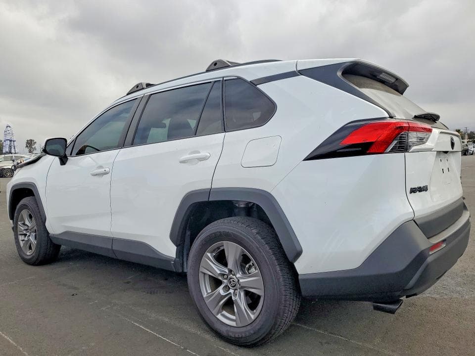 2023 TOYOTA RAV4 XLE 2