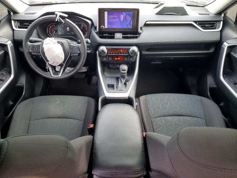2023 TOYOTA RAV4 XLE 8