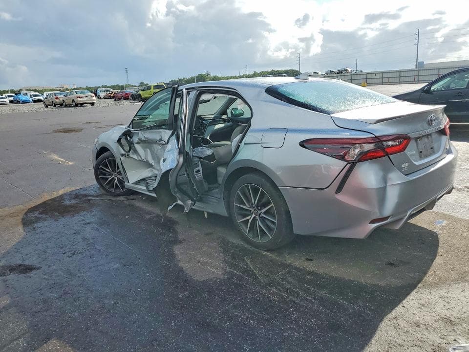 2022 TOYOTA CAMRY SE 2