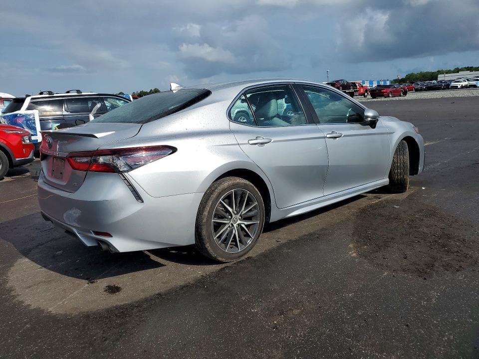 2022 TOYOTA CAMRY SE 3
