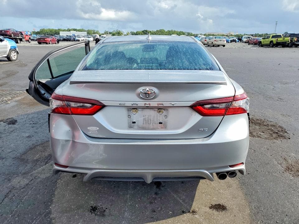 2022 TOYOTA CAMRY SE 6