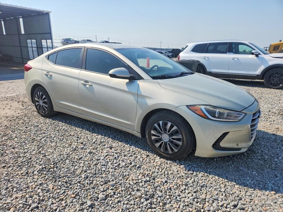 2017 HYUNDAI ELANTRA SE 4