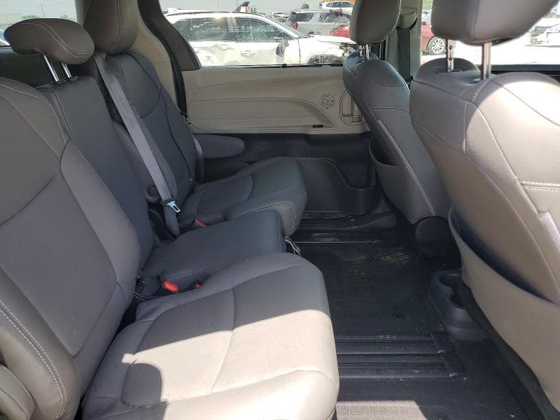 2023 TOYOTA SIENNA LE 11