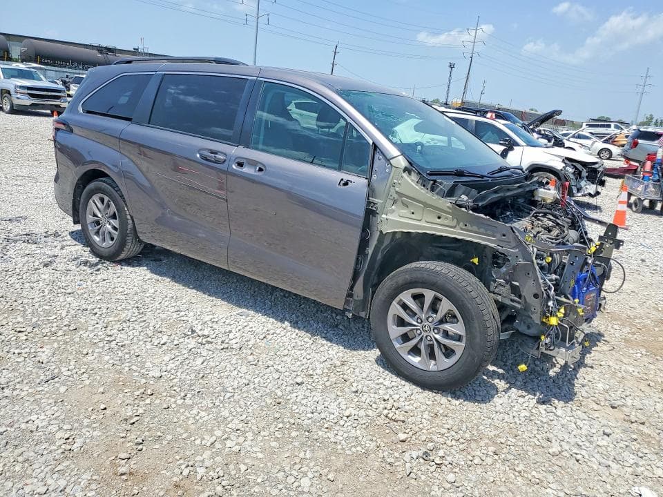 2023 TOYOTA SIENNA LE 4