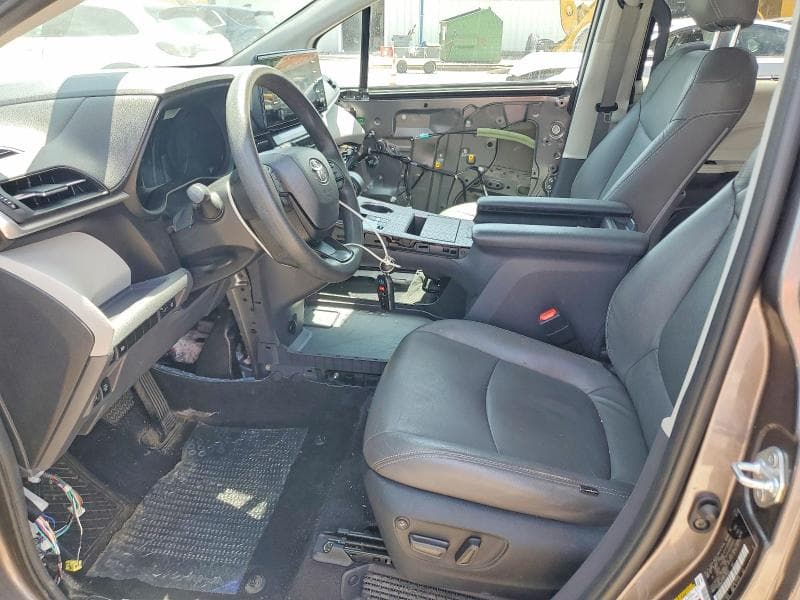 2023 TOYOTA SIENNA LE 7