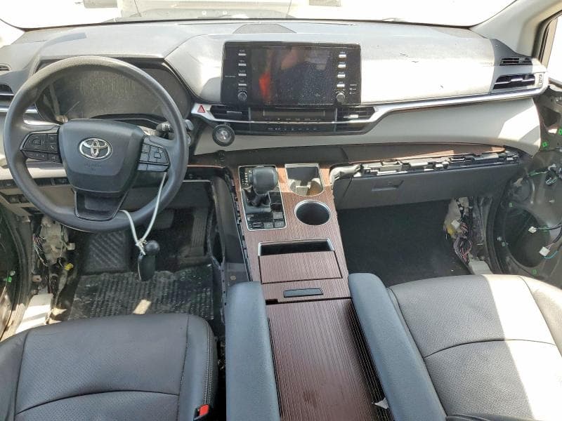 2023 TOYOTA SIENNA LE 8