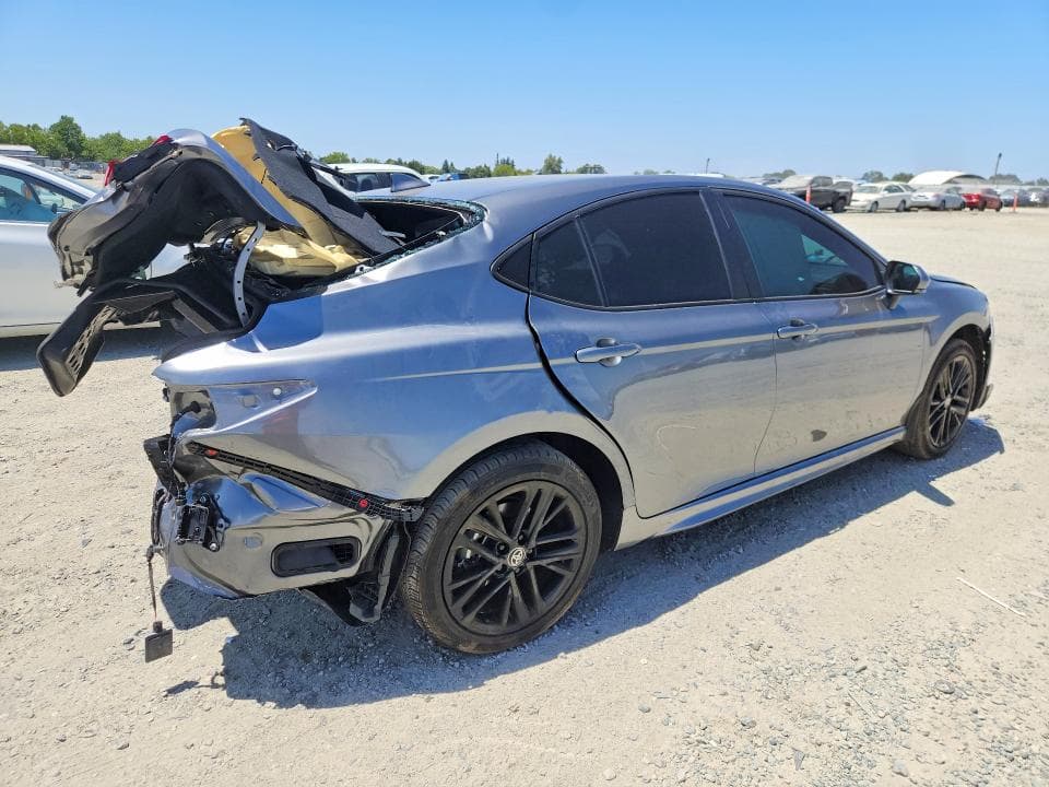 2025 TOYOTA CAMRY SE 3
