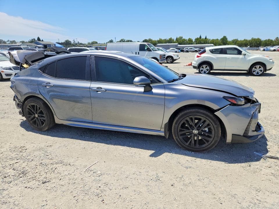 2025 TOYOTA CAMRY SE 4
