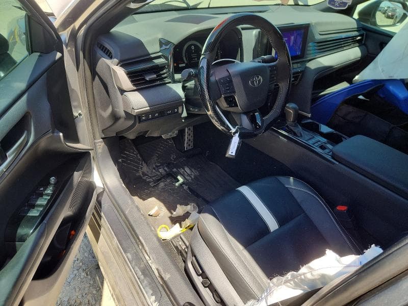 2025 TOYOTA CAMRY SE 8