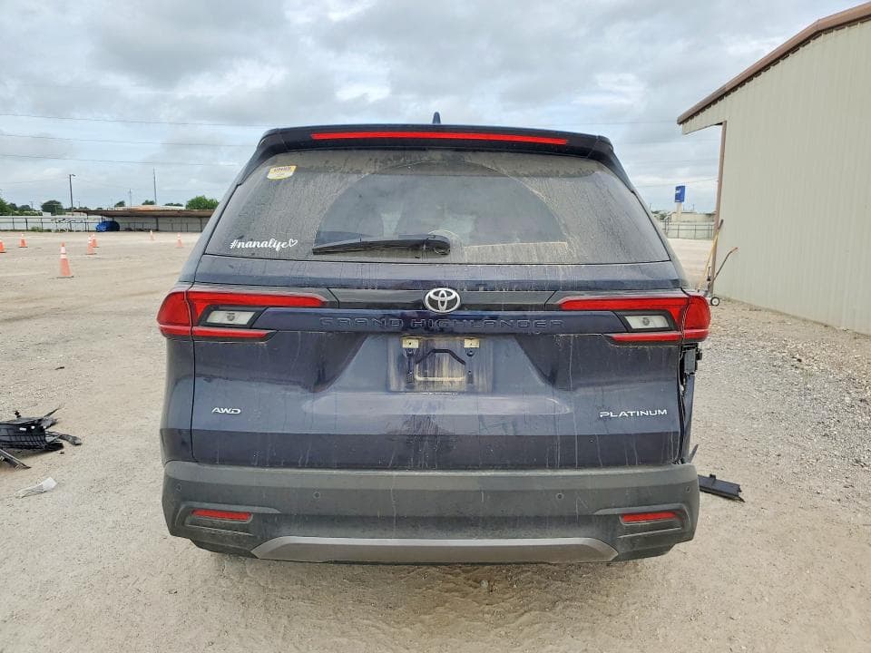 2026 TOYOTA GRAND HIGHLANDER PLATINUM PLATINUM 6