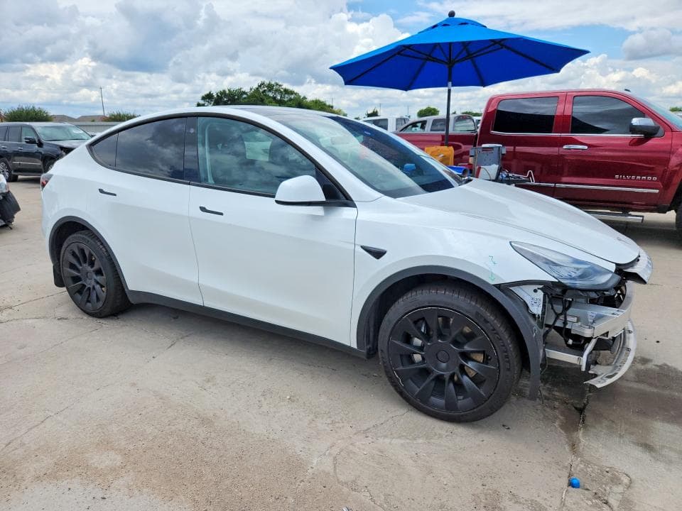 2023 TESLA MODEL Y 4
