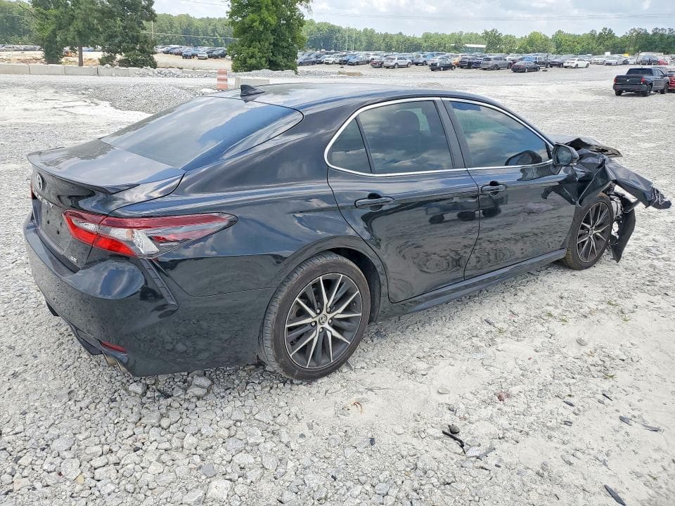 2022 TOYOTA CAMRY SE 3