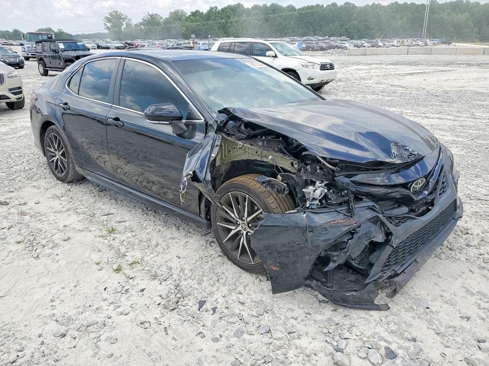 2022 TOYOTA CAMRY SE 4
