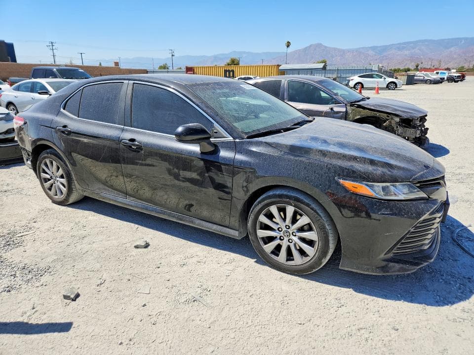 2018 TOYOTA CAMRY LE 4