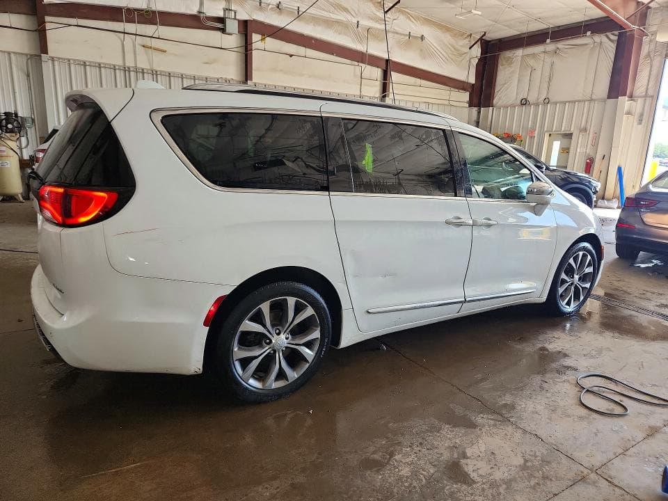 2018 CHRYSLER PACIFICA LIMITED 3