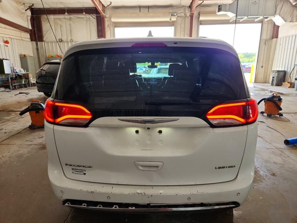 2018 CHRYSLER PACIFICA LIMITED 6