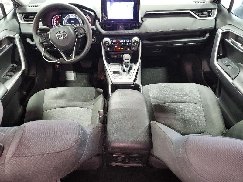 2024 TOYOTA RAV4 XLE 8