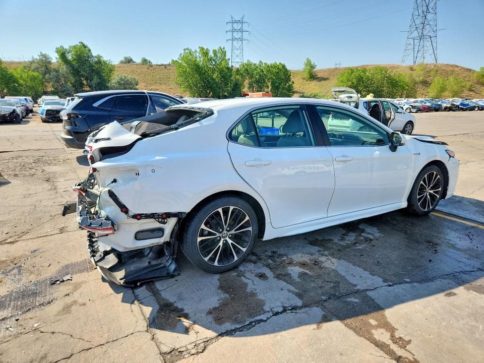 2020 TOYOTA CAMRY SE 3