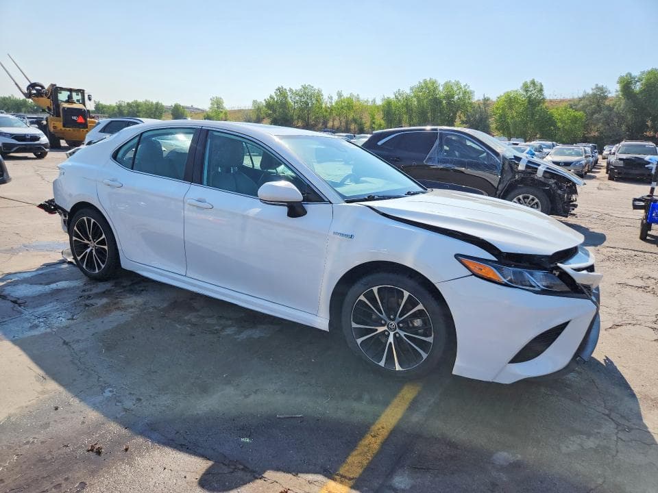 2020 TOYOTA CAMRY SE 4