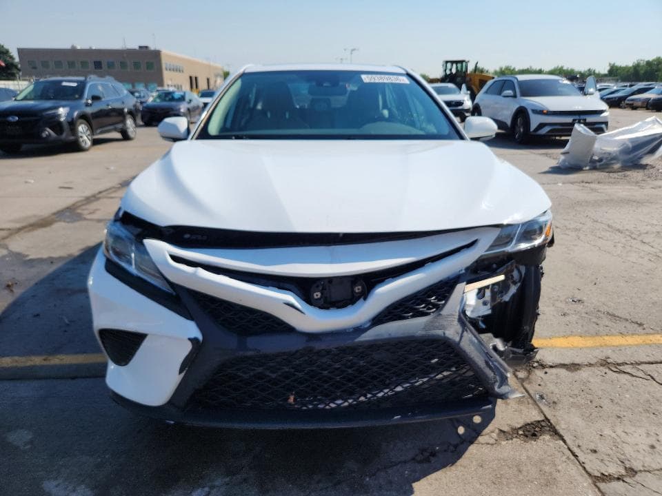 2020 TOYOTA CAMRY SE 5