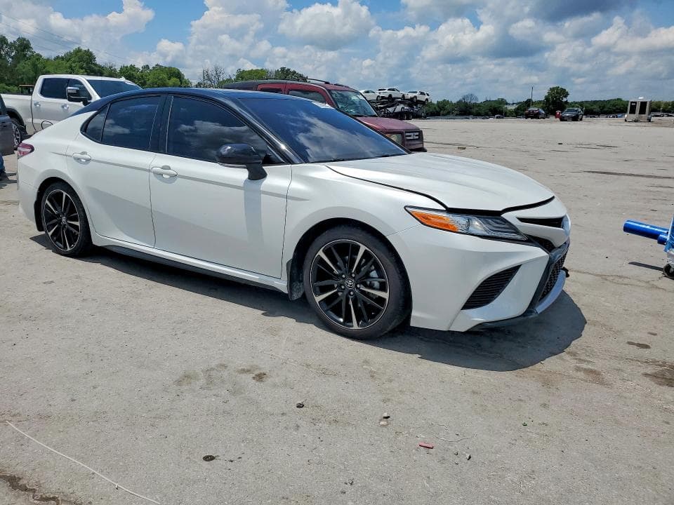 2020 TOYOTA CAMRY XSE 4