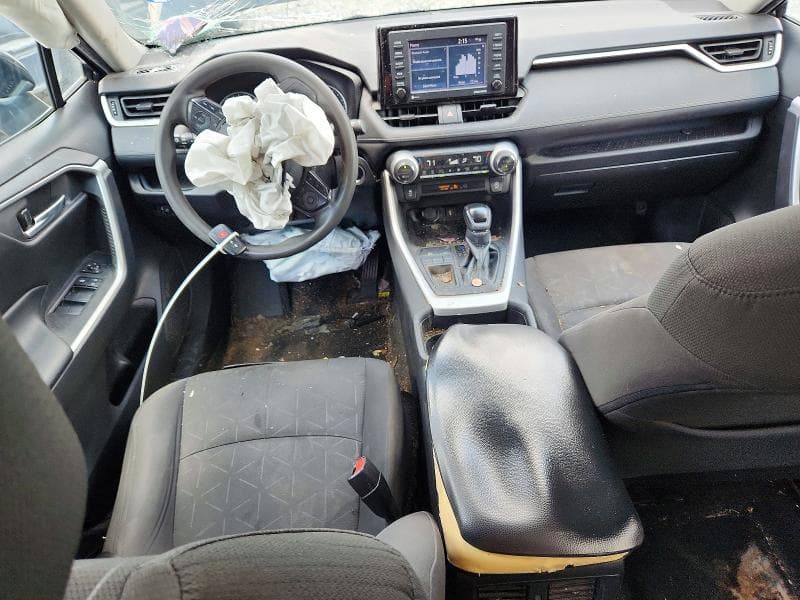 2021 TOYOTA RAV4 XLE 8