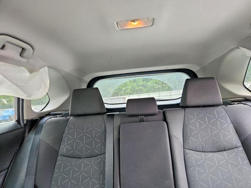 2021 TOYOTA RAV4 XLE 10