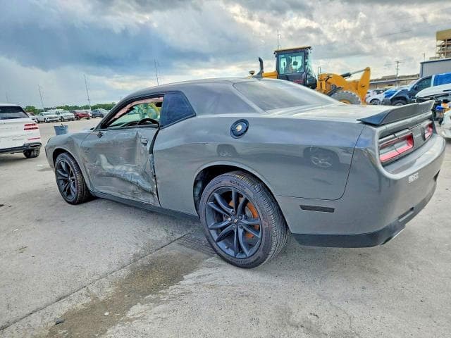 2018 DODGE CHALLENGER SXT 2