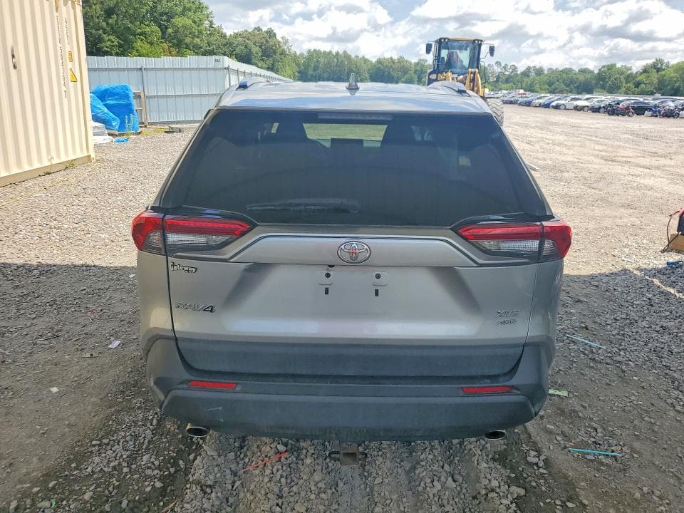2020 TOYOTA RAV4 XLE 6