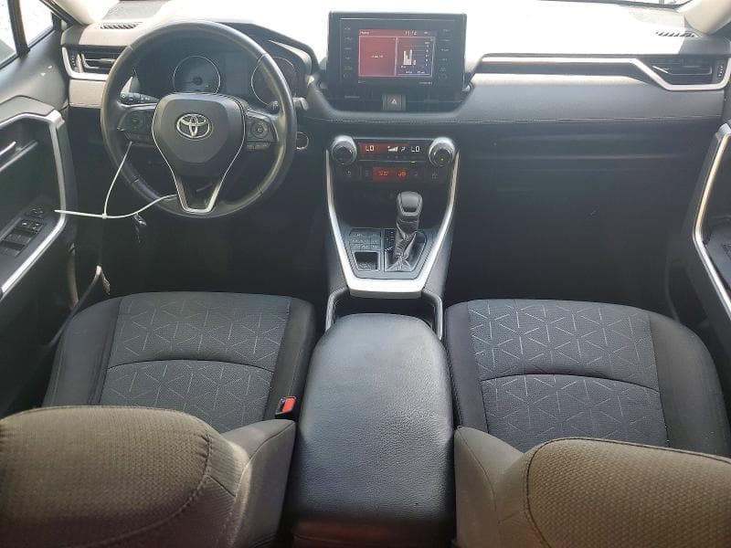 2020 TOYOTA RAV4 XLE 8