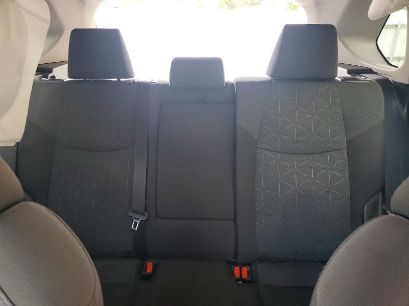 2020 TOYOTA RAV4 XLE 10