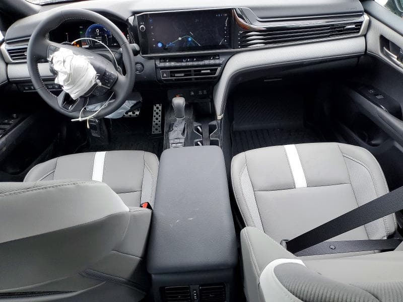 2026 TOYOTA CAMRY SE 8