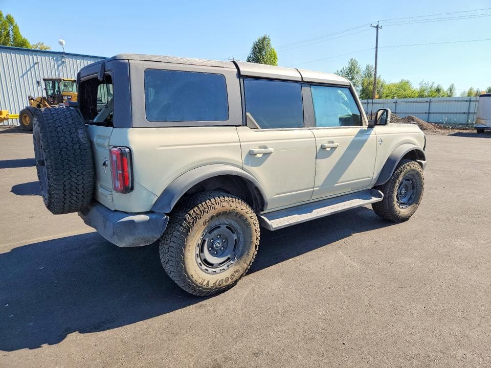 2025 FORD BRONCO OUTER BANKS 3