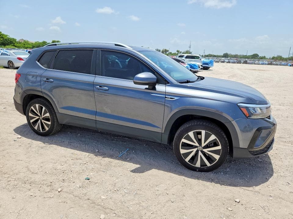 2022 VOLKSWAGEN TAOS SE 4