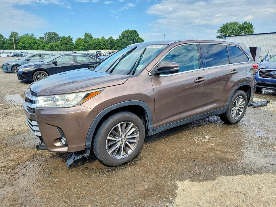 2019 TOYOTA HIGHLANDER XLE - 1