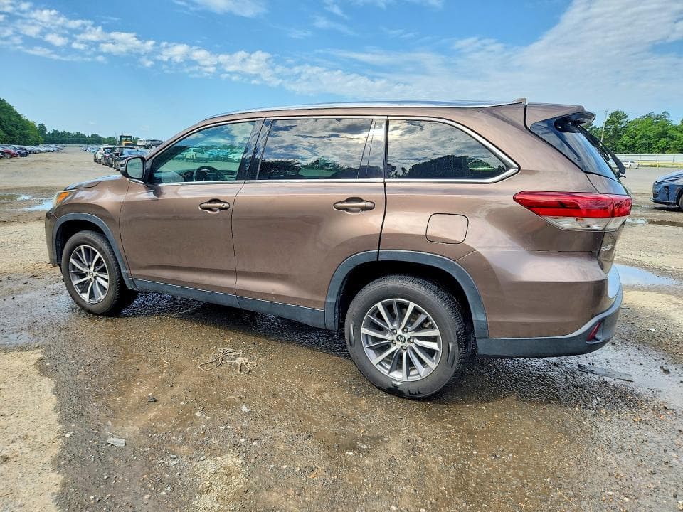 2019 TOYOTA HIGHLANDER XLE 2